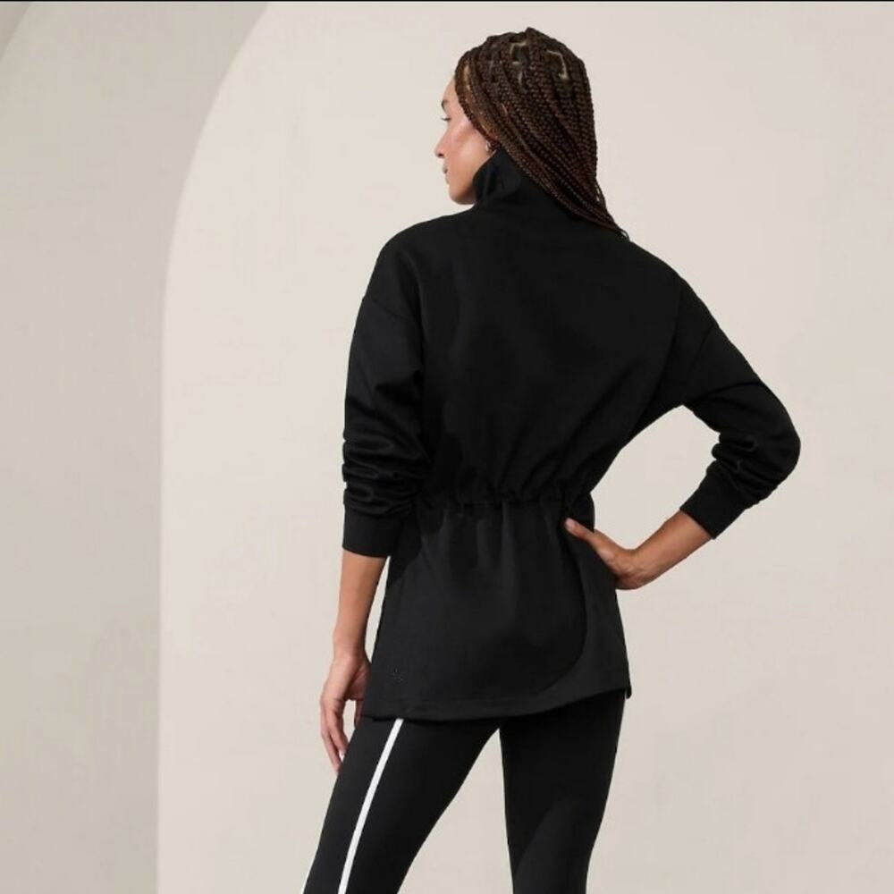 Athleta Allure Black Cinch Sweatshirt Size medium Everyday Athletic Soft Casual